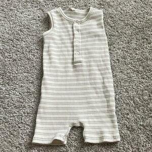 Quincy Mae 12-18m romper with snaps